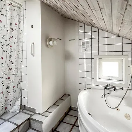 Casa Accogliente A Nexø Con Sauna *